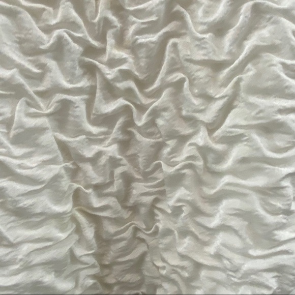 Forever 21 Satin White Crinkled Scoop Neck Top L/G - Picture 5 of 15